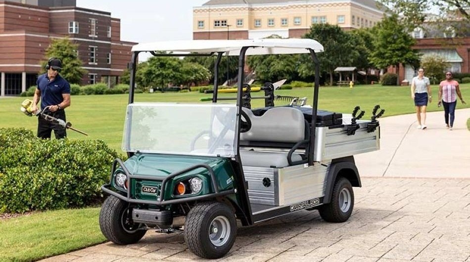Golf Car per la Manutenzione di Spazi Verdi: Ideali per Campi da Golf, Resort e Giardini