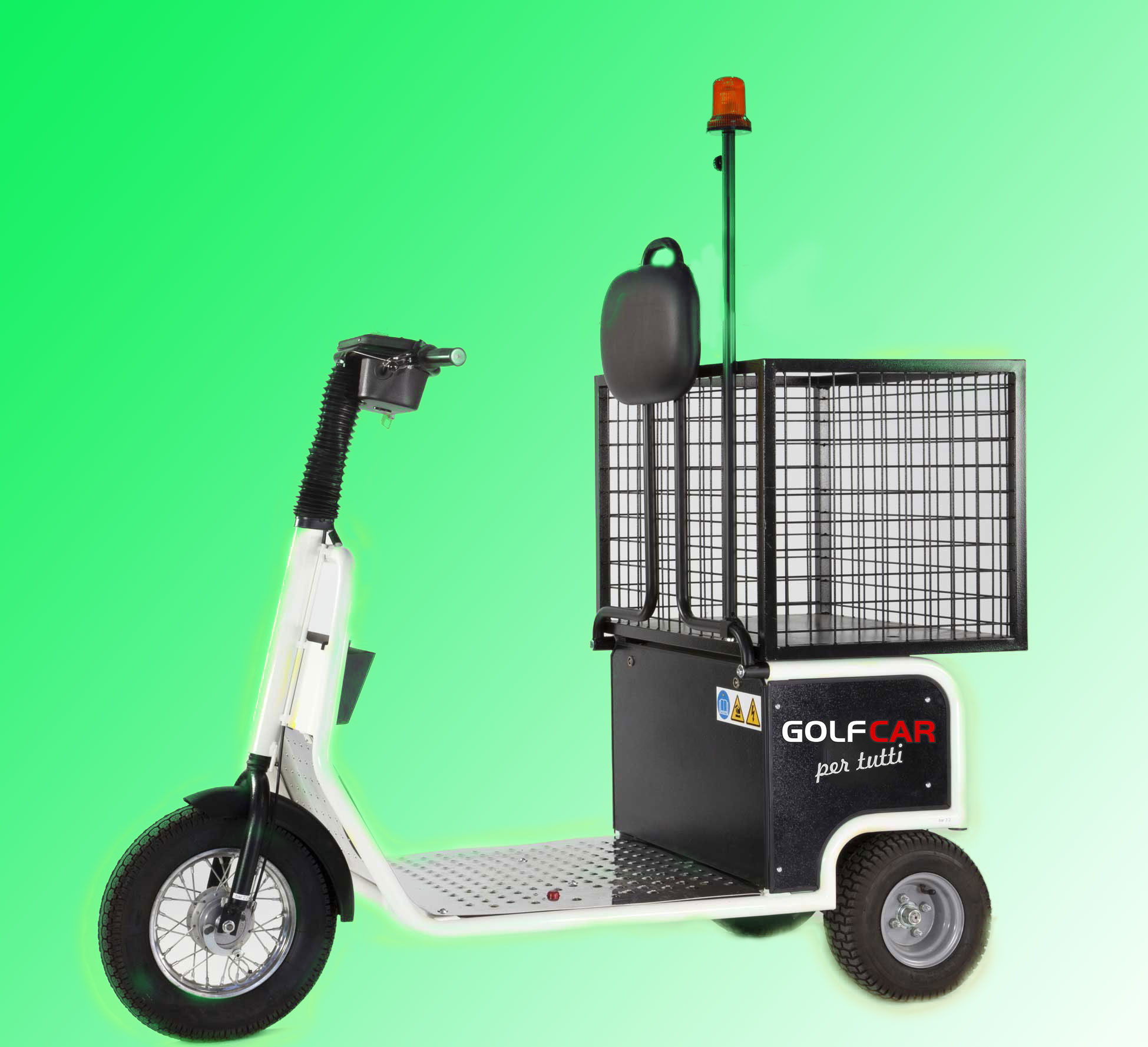 Veicolo elettrico utility con cassone per il trasporto di materiali in azienda