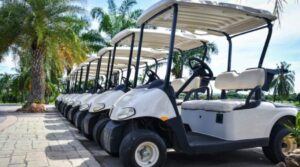 Golf car elettriche a noleggio con batterie sigillate, ideali per hotel, eventi e strutture turistiche: zero manutenzione, massima affidabilità.